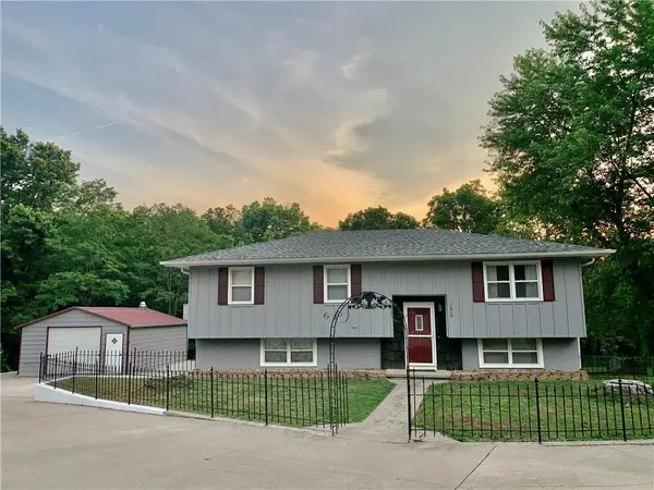 1610 W Main TER, Savannah, MO 64485