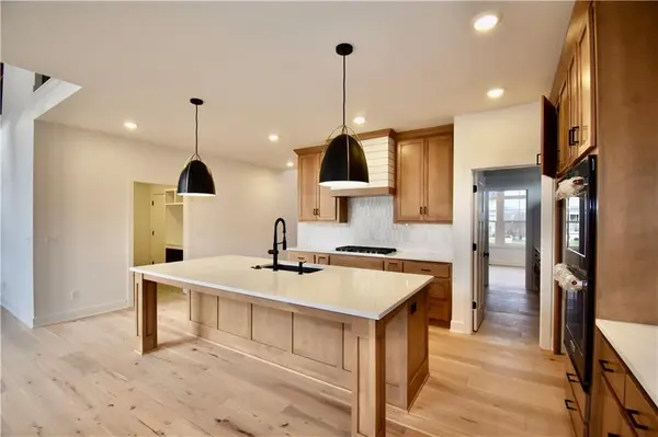 8105 NE 77th ST, Kansas City, MO 64158