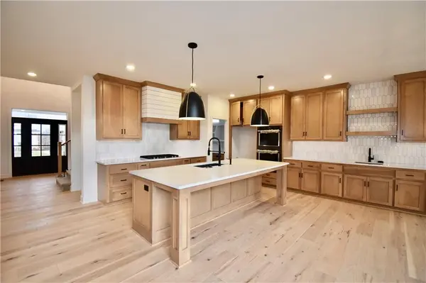 8105 NE 77th ST, Kansas City, MO 64158