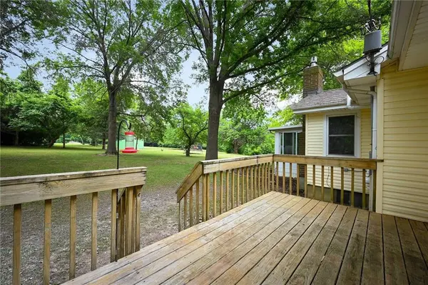 6506 E 210th ST, Belton, MO 64012