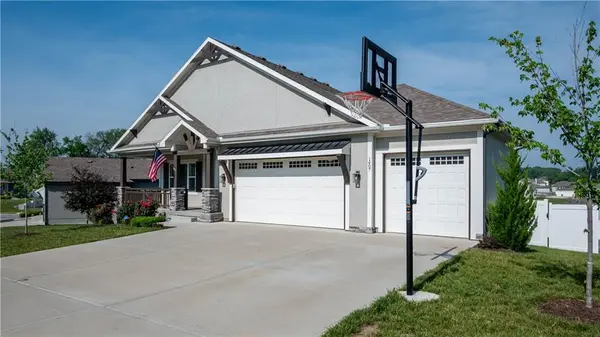 1407 NW Maple DR, Grain Valley, MO 64029
