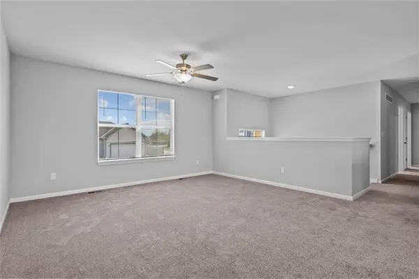 703 Shane LN, Belton, MO 64012