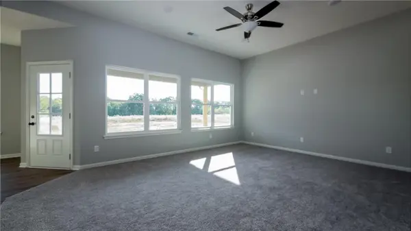 1101 NE White Oaks LN, Oak Grove, MO 64075