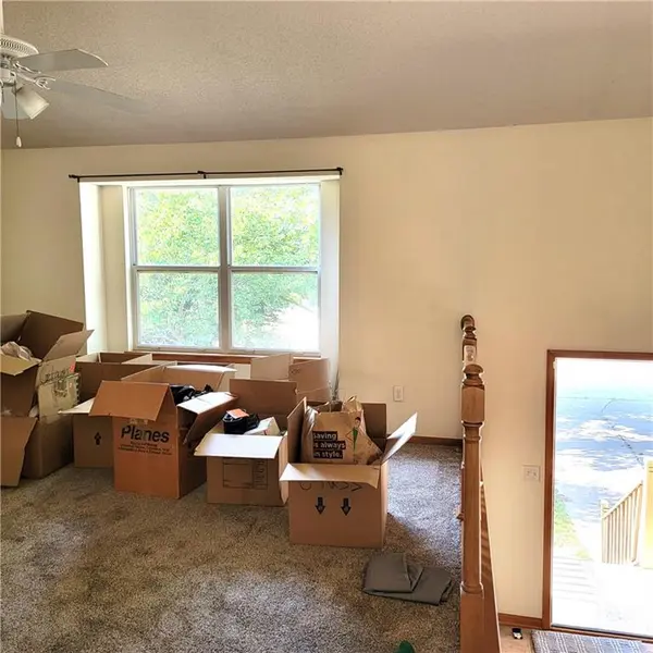 17905 Hidden Valley RD, Independence, MO 64057