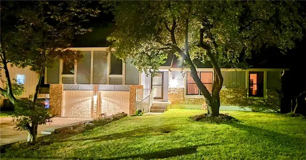 1612 NW Ashton DR, Blue Springs, MO 64015
