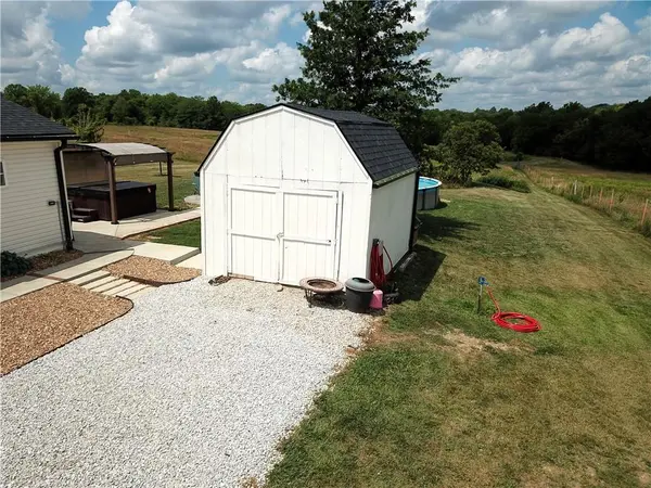 548 NW 921st RD, Centerview, MO 64019