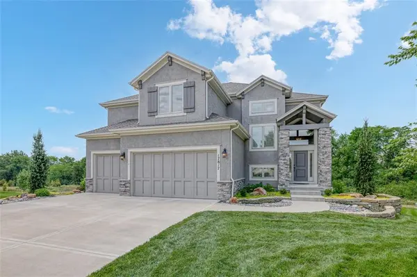 17817 Grandview ST, Overland Park, KS 66013
