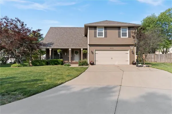 808 NE Lakeside CT, Blue Springs, MO 64014