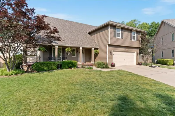 808 NE Lakeside CT, Blue Springs, MO 64014