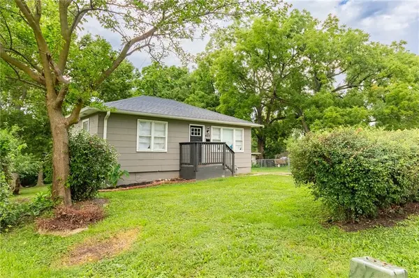 407 S Hocker ST, Independence, MO 64050