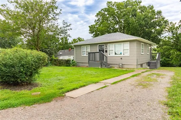 407 S Hocker ST, Independence, MO 64050