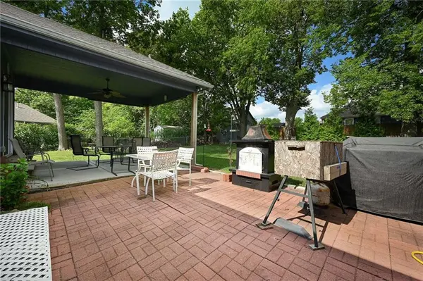 212 Peach Tree DR, Lone Jack, MO 64070