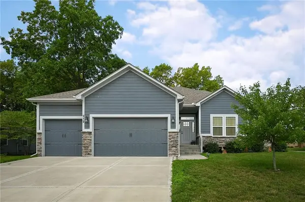 212 Peach Tree DR, Lone Jack, MO 64070