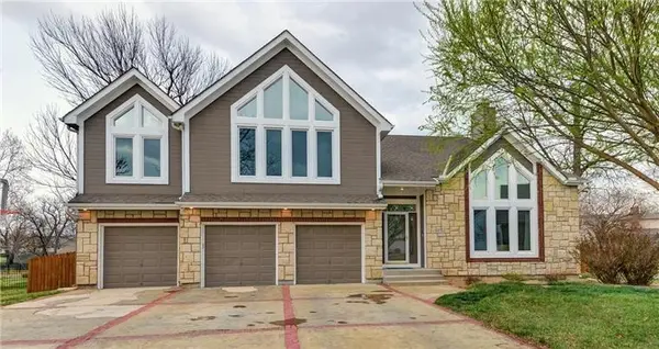 120 E COLLEEN CT, Gardner, KS 66030