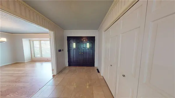 104 Country Club DR, Nevada, MO 64772