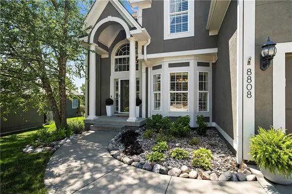 8808 N OXFORD AVE, Kansas City, MO 64157