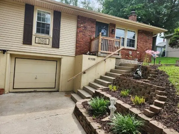 12709 E Silver LN, Sugar Creek, MO 64050