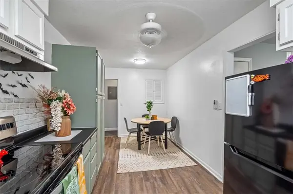 5502 E 100th TER, Kansas City, MO 64137