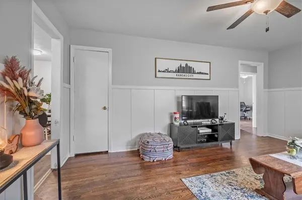 5502 E 100th TER, Kansas City, MO 64137