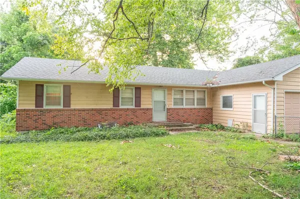 2200 N Whitney RD, Independence, MO 64058