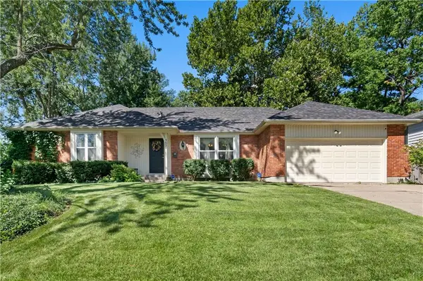 9630 Woodson DR, Overland Park, KS 66207