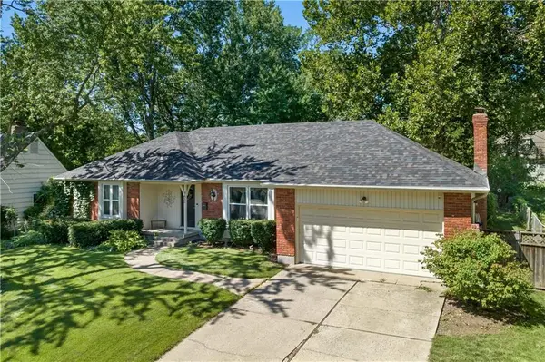 9630 Woodson DR, Overland Park, KS 66207