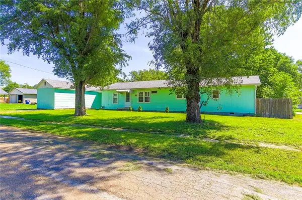 105 N Summit ST, Houstonia, MO 65333