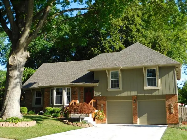 7812 W 90th TER, Overland Park, KS 66212