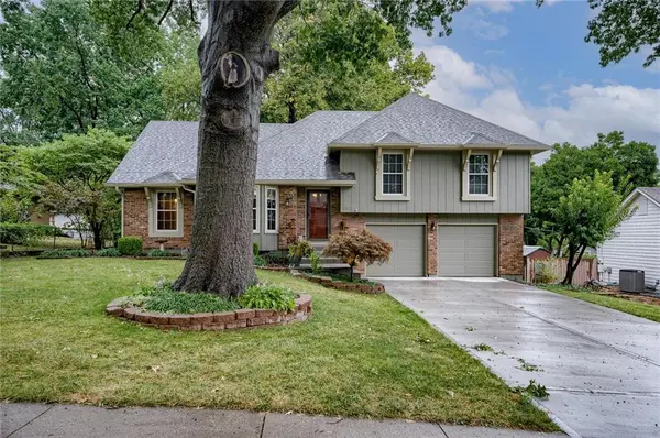 7812 W 90th TER, Overland Park, KS 66212