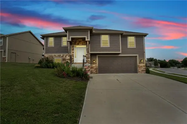730 E 13th CT, Kearney, MO 64060