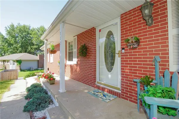 727 NW 6th ST, Blue Springs, MO 64014