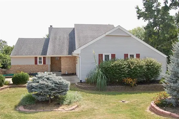 1813 Choctaw ST, Leavenworth, KS 66048