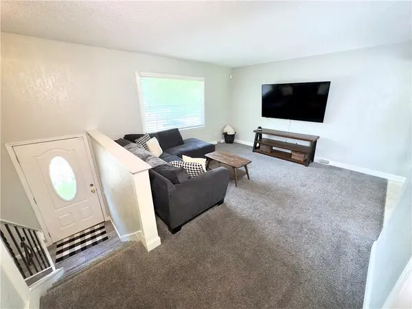 16353 E 34th ST, Independence, MO 64055