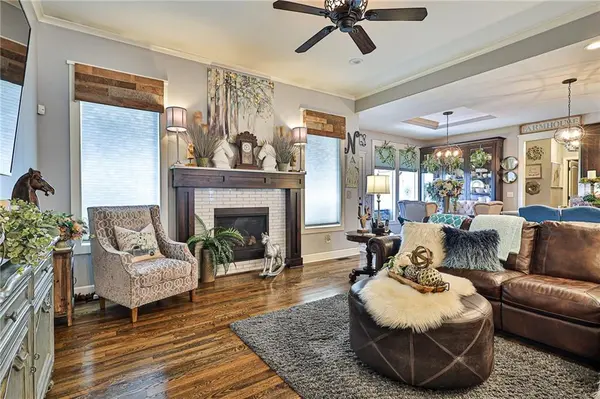 4129 S Eagle Point CT, Blue Springs, MO 64015