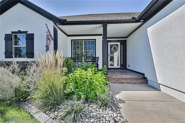 4129 S Eagle Point CT, Blue Springs, MO 64015