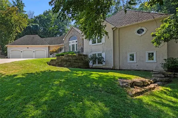 3240 S Thornbird AVE, Blue Springs, MO 64015