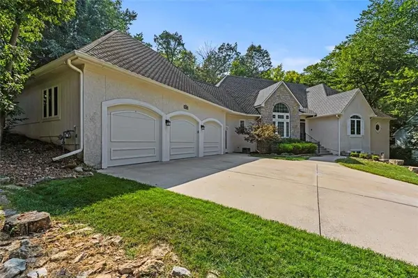 3240 S Thornbird AVE, Blue Springs, MO 64015
