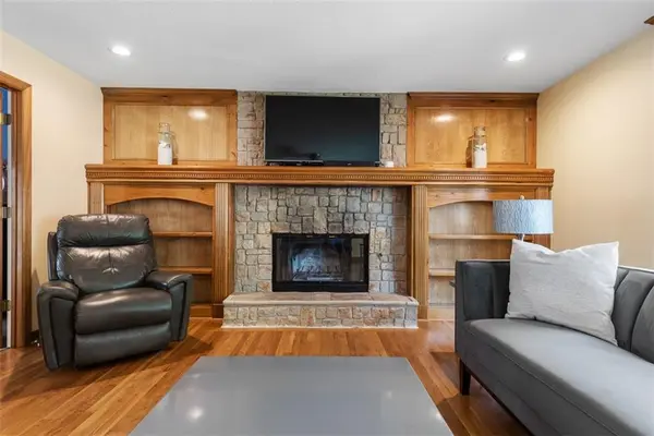 17586 W 112th ST, Olathe, KS 66061