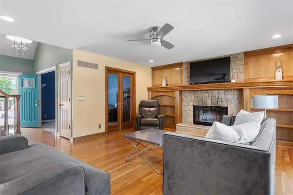 17586 W 112th ST, Olathe, KS 66061