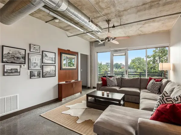 4141 Pennsylvania AVE #206, Kansas City, MO 64111