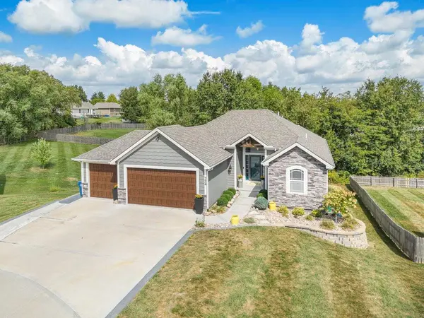 724 E 13th TER, Kearney, MO 64060