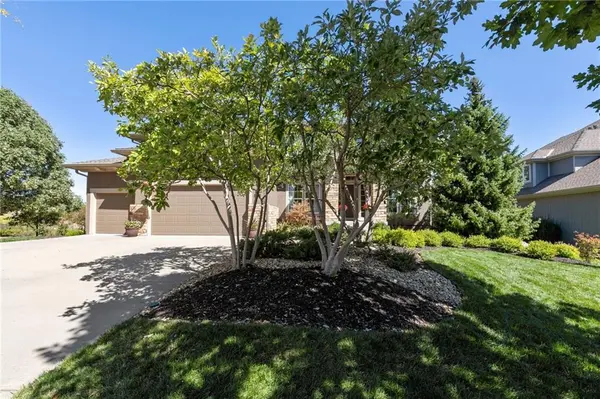 9120 W 156th PL, Overland Park, KS 66221