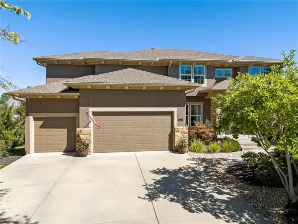 9120 W 156th PL, Overland Park, KS 66221