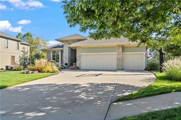 19008 W 99th TER, Lenexa, KS 66220