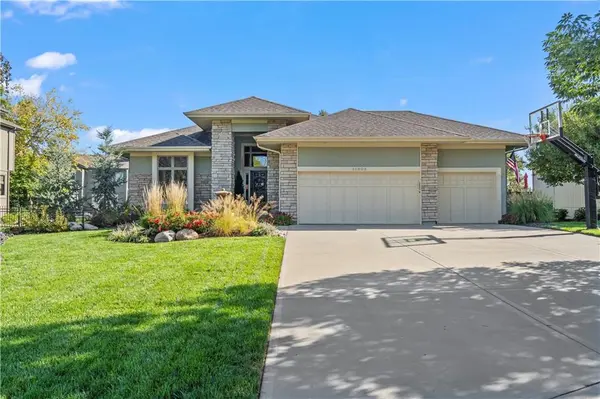 19008 W 99th TER, Lenexa, KS 66220