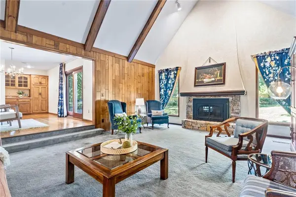 13716 Fontana LN, Leawood, KS 66224