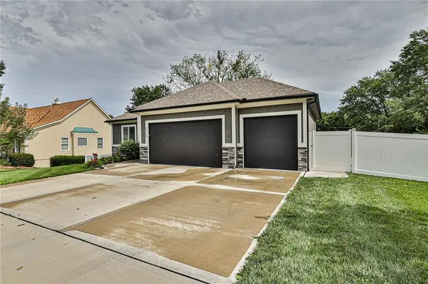 3525 S Woodland CT, Independence, MO 64052