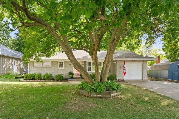 3015 W 50th ST, Westwood, KS 66205