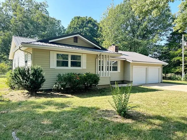 66 W Dade 82 RD, Greenfield, MO 65661