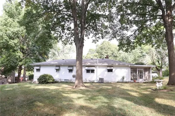 722 S Hudson ST, Buckner, MO 64016